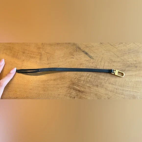 ๐ ๐๐ผ๐๐ถ๐๐ฒ ๐ฉ๐๐ถ๐๐๐ผ๐ป ๐น๐ฒ๐ฎ๐๐ต๐ฒ๐ฟ ๐๐ฒ๐๐๐๐ฟ๐ฎ๐ฝ ๐๐ถ๐๐ต ๐ด๐ผ๐น๐ฑ ๐ต๐ฎ๐ฟ๐ฑ๐๐ฎ๐ฟ๐ฒ - Picture 7 of 7